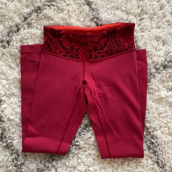🍋Lululemon Wunder Under
Pant Ill ()
Cranberry / Alarming
Size… - Picture 1 of 10